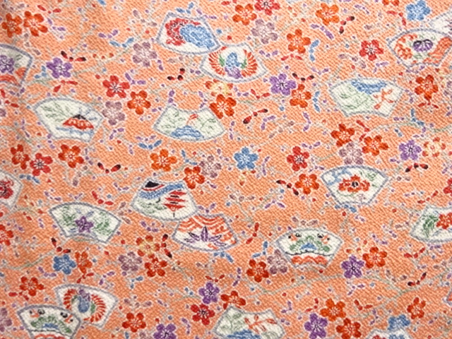  縮緬地　地紙に花鳥模様小紋着物